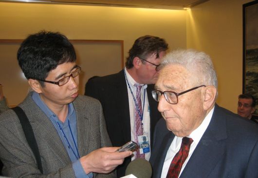"Có phải ông (Kissinger) khuyên Lê Đức Thọ (1973), từ nay mối đe dọa Việt Nam chỉ đến từ phương Bắc không?"
